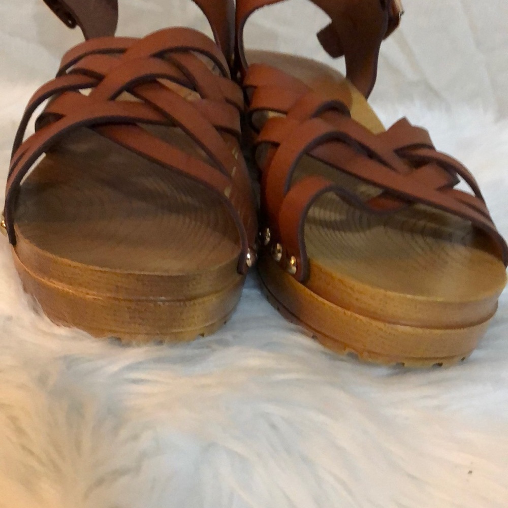 Sandals - Picture 2 of 9